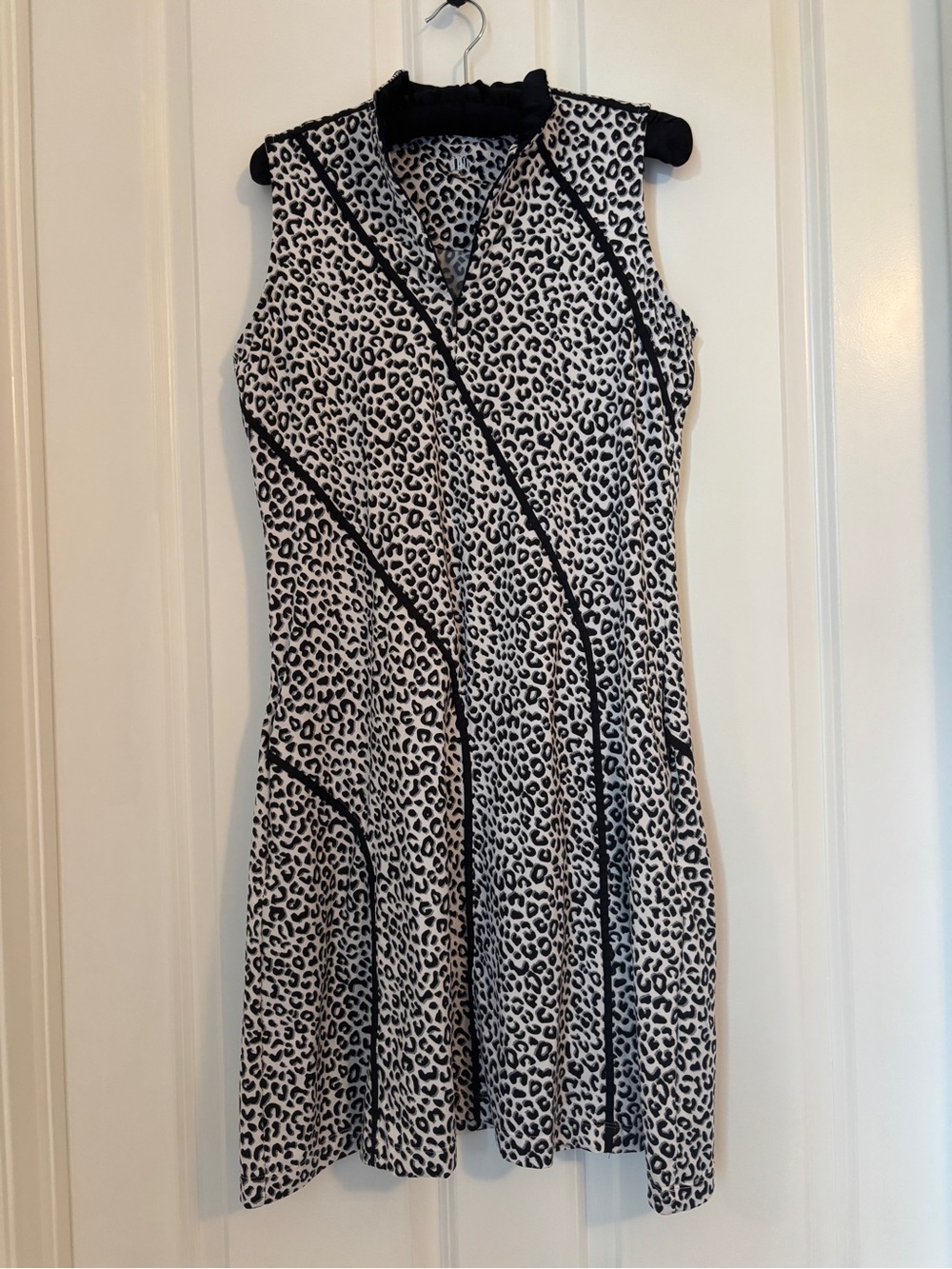 Tail - Women’s Sleeveless Black & White Leopard Print Dress. Size S Poly/Spandex